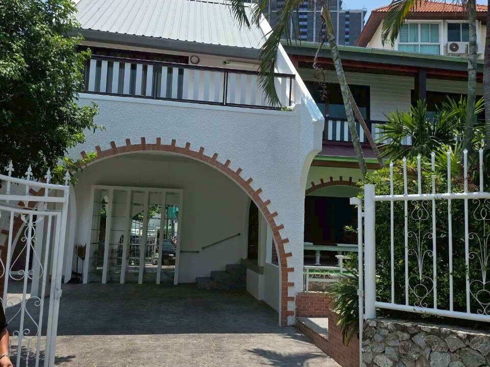 LINE_ALBUM_Land Front House 1_260407_31